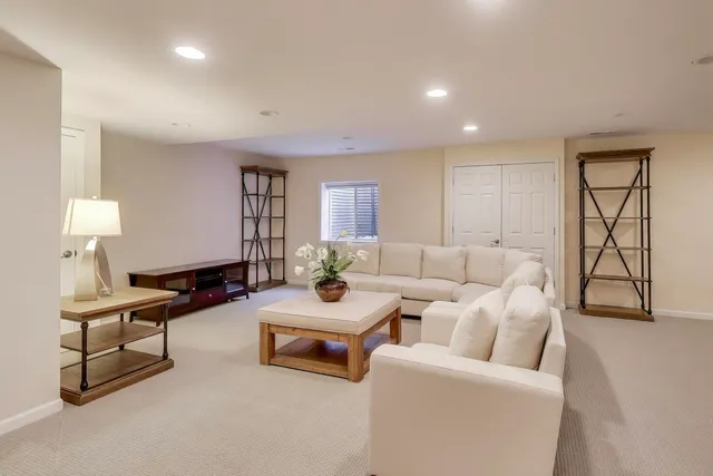 $949,000 | 1325 Grantham Drive, Schaumburg, IL 60193