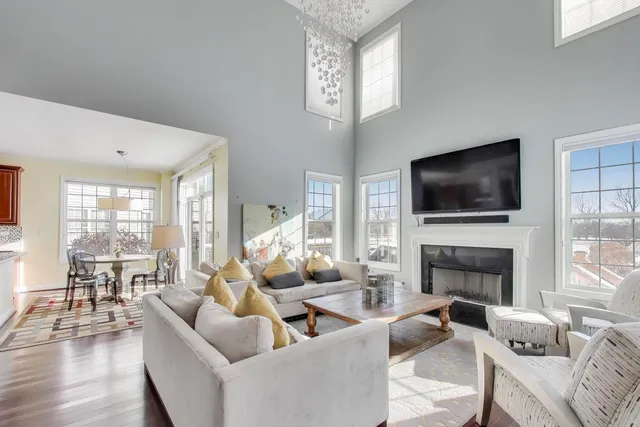 $949,000 | 1325 Grantham Drive, Schaumburg, IL 60193