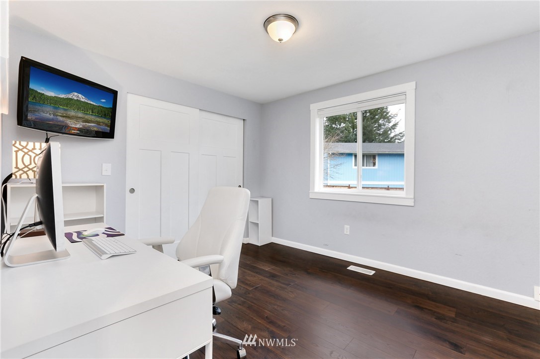 18129 19th Drive Southeast Bothell, WA 98012 - Photo 14 of 22 Gallery Image 14