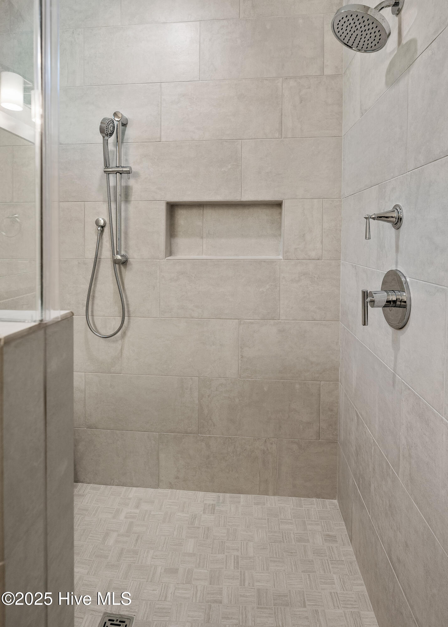 39 Streambed Way Hampstead, NC 28443 - Photo 23 of 36 Owners Shower
