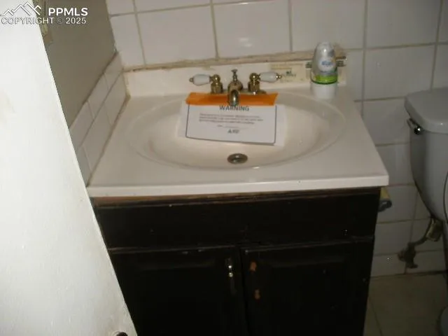 a bathroom with a toilet and a bathtub