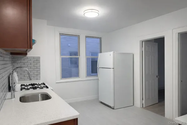 $3,400 | 71-50 73rd Place | Glendale