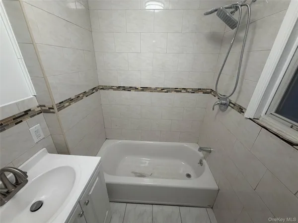 $3,400 | 71-50 73rd Place | Glendale