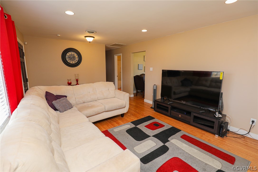 5346 Cold Harbor Road Mechanicsville, VA 23111 - Photo 7 of 42 Another view of Living Rm