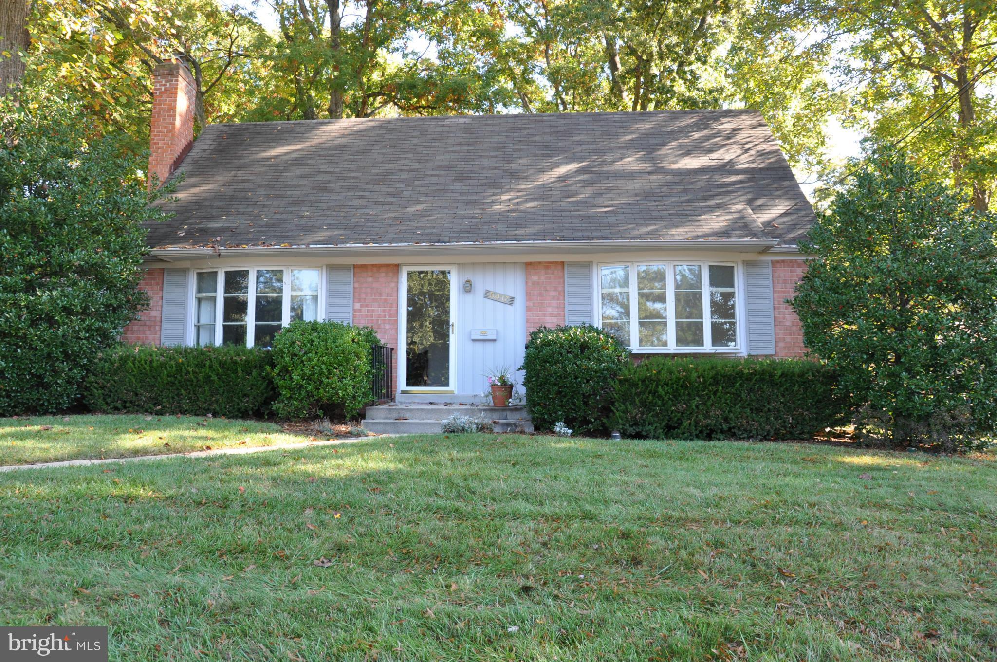 a view of house with a yard