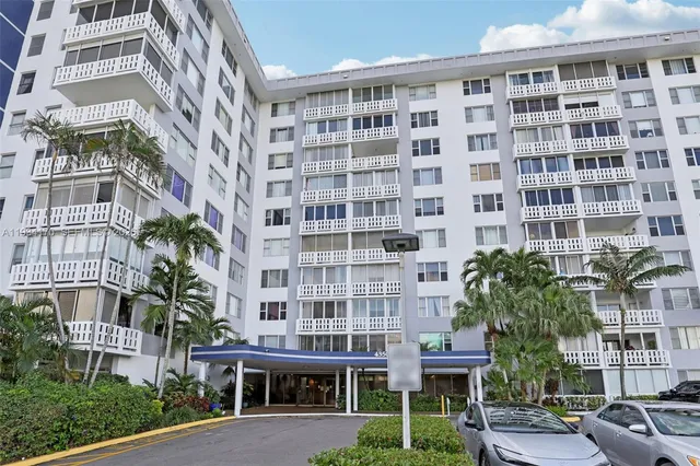 $159,000 | 4350 Hillcrest Drive, Unit 702, Hollywood, FL 33021