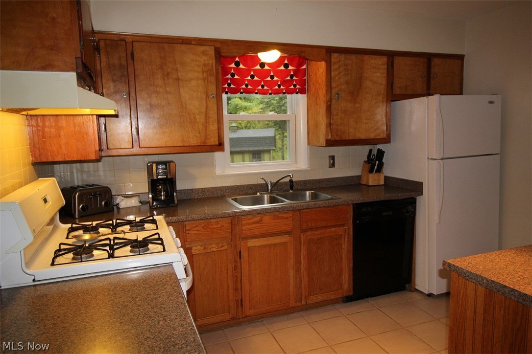5779 Rhodes Road Kent, OH 44240 - Photo 5 of 22 Gallery Image 5