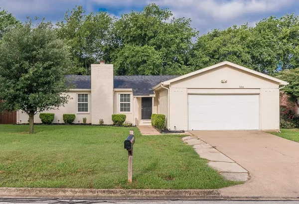 $2,000 | 504 Circleview Drive, Mansfield, TX 76063
