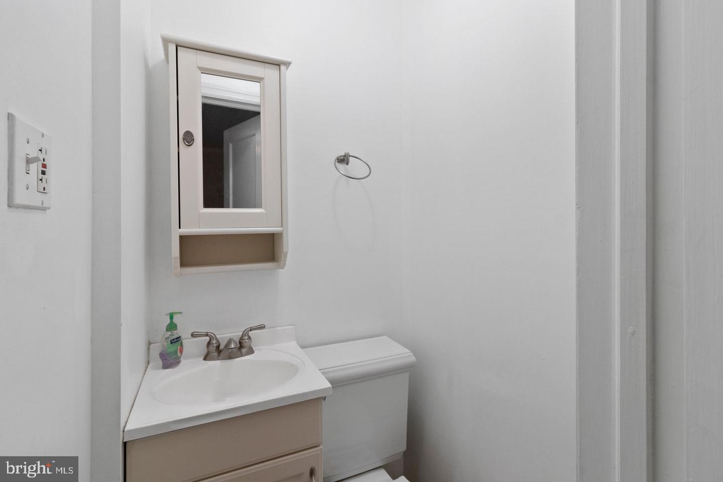 107 Rockglen Road Wynnewood, PA 19096 - Photo 6 of 26 Gallery Image 6