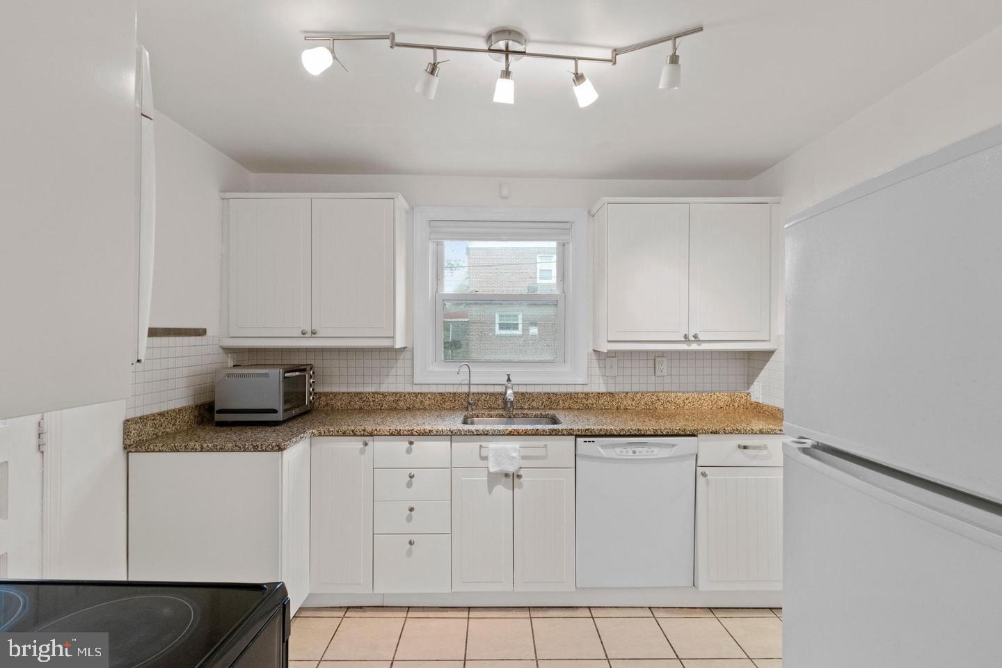 107 Rockglen Road Wynnewood, PA 19096 - Photo 8 of 26 Gallery Image 8