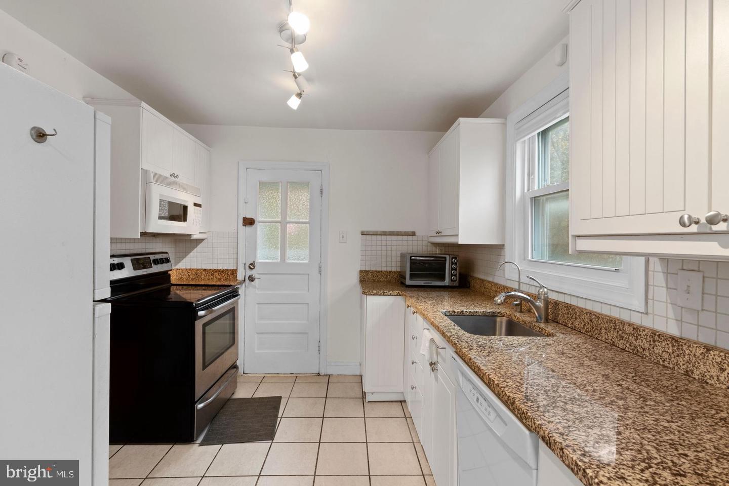 107 Rockglen Road Wynnewood, PA 19096 - Photo 10 of 26 Gallery Image 10