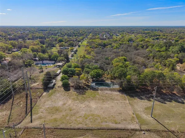 a view of a bathtub in a yard