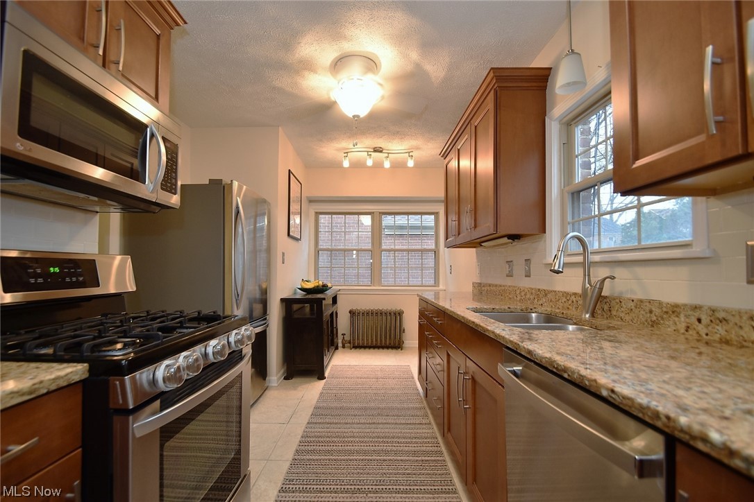 2419 Fenwick Road Cleveland, OH 44118 - Photo 9 of 28