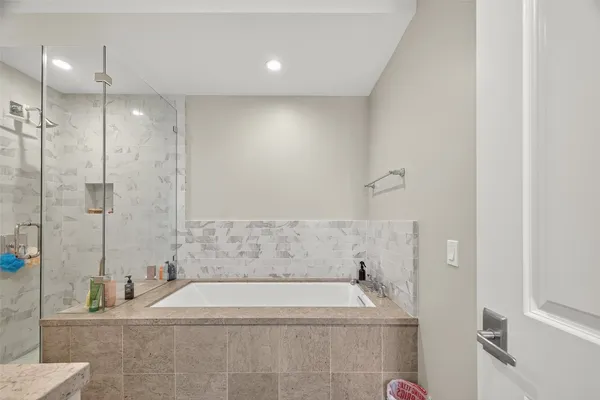 $899,000 | 2047 Westcreek Lane, Unit 608, Houston, TX 77027