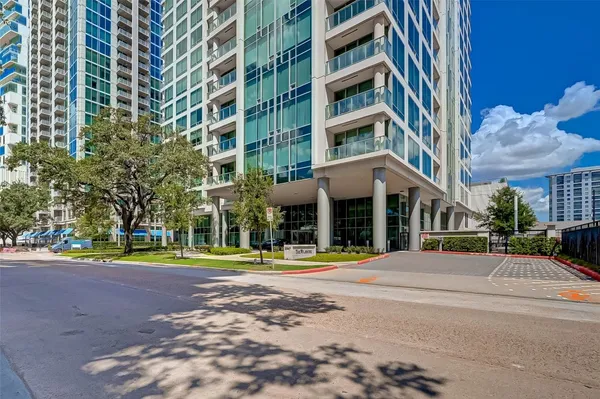 $899,000 | 2047 Westcreek Lane, Unit 608, Houston, TX 77027