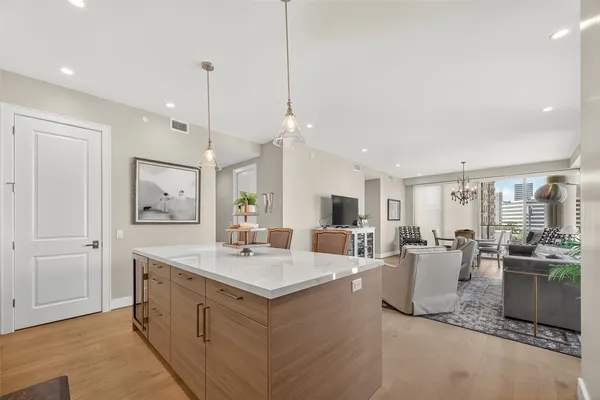 $899,000 | 2047 Westcreek Lane, Unit 608, Houston, TX 77027