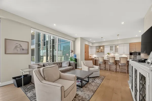 $899,000 | 2047 Westcreek Lane, Unit 608, Houston, TX 77027