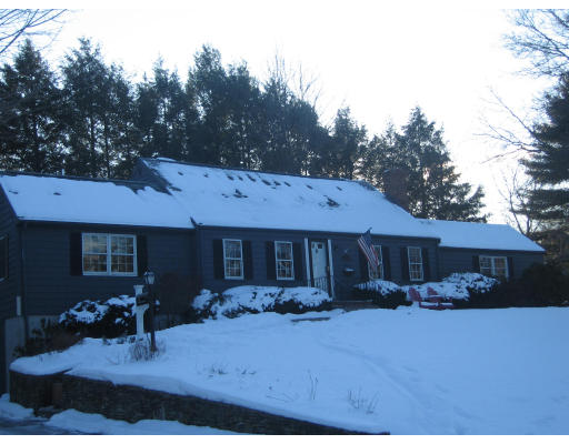 11 Robin Road Westwood, MA 02090 - Photo 1 of 18 Gallery Image 1