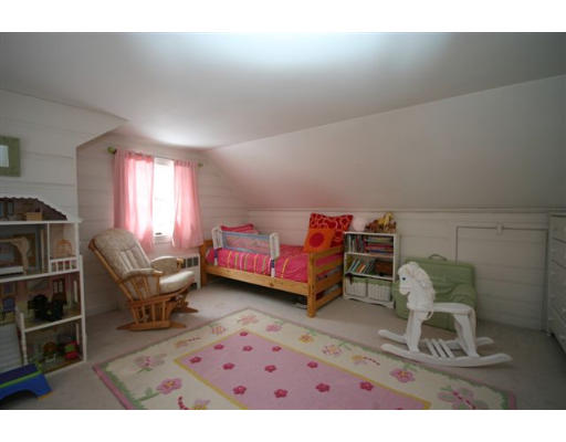 11 Robin Road Westwood, MA 02090 - Photo 8 of 18 Gallery Image 8