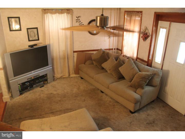 1327 Argus Road Camden, NJ 08104 - Photo 3 of 16 Living Room