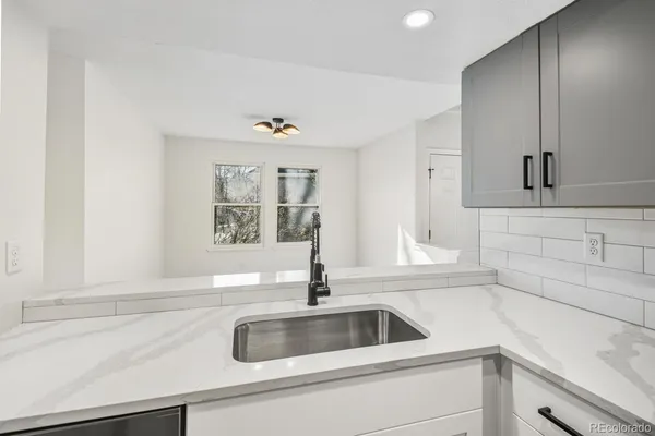 a close view of sink and tap