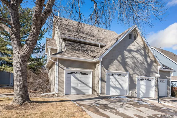 a view of a entrance gate of the house