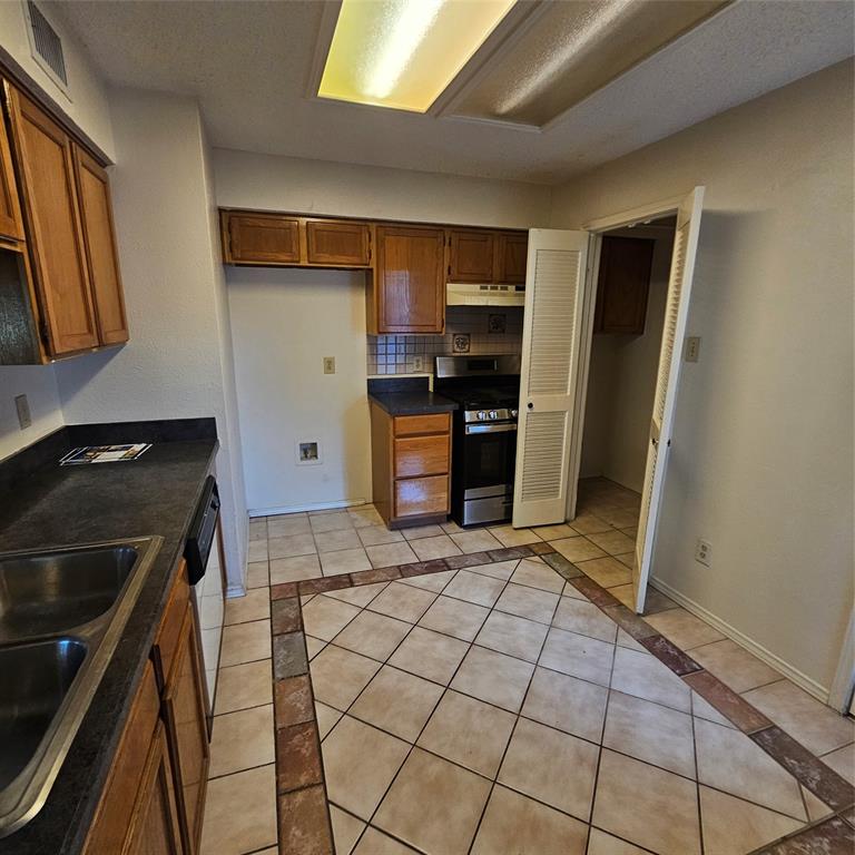 4951 Regal Bluff Mesquite, TX 75150 - Photo 7 of 11 a kitchen with stainless steel appliances granite countertop a refrigerator and a stove top oven