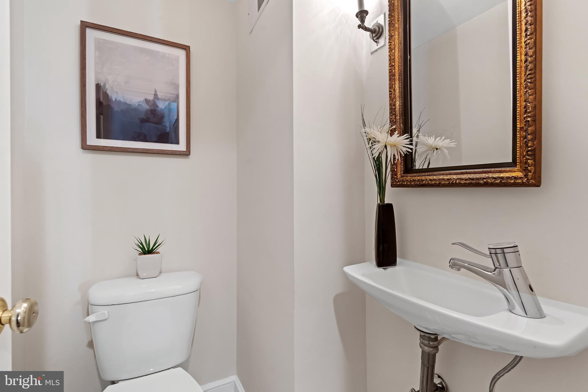 2517 I Street Northwest Washington, DC 20037 - Photo 18 of 37 Powder room