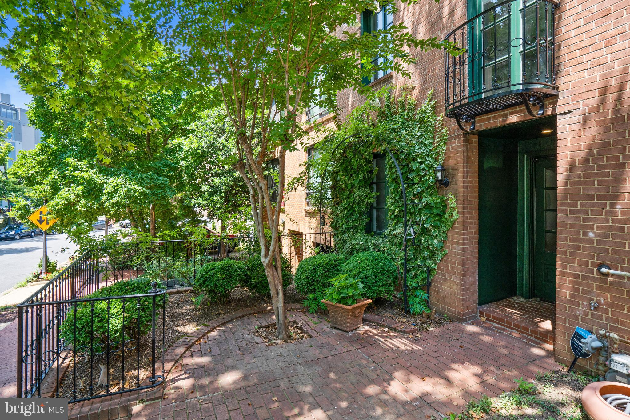 2517 I Street Northwest Washington, DC 20037 - Photo 2 of 37 Property entrance