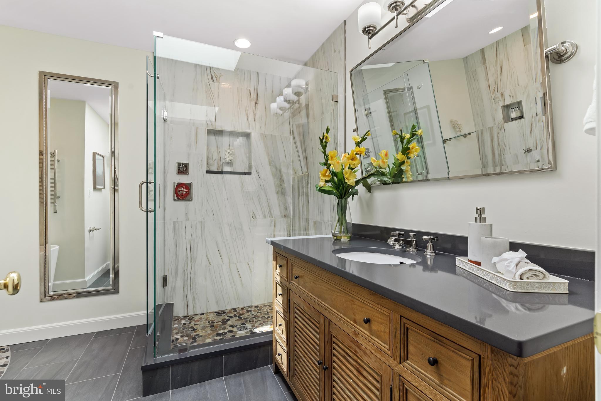 2517 I Street Northwest Washington, DC 20037 - Photo 21 of 37 Primary bathroom