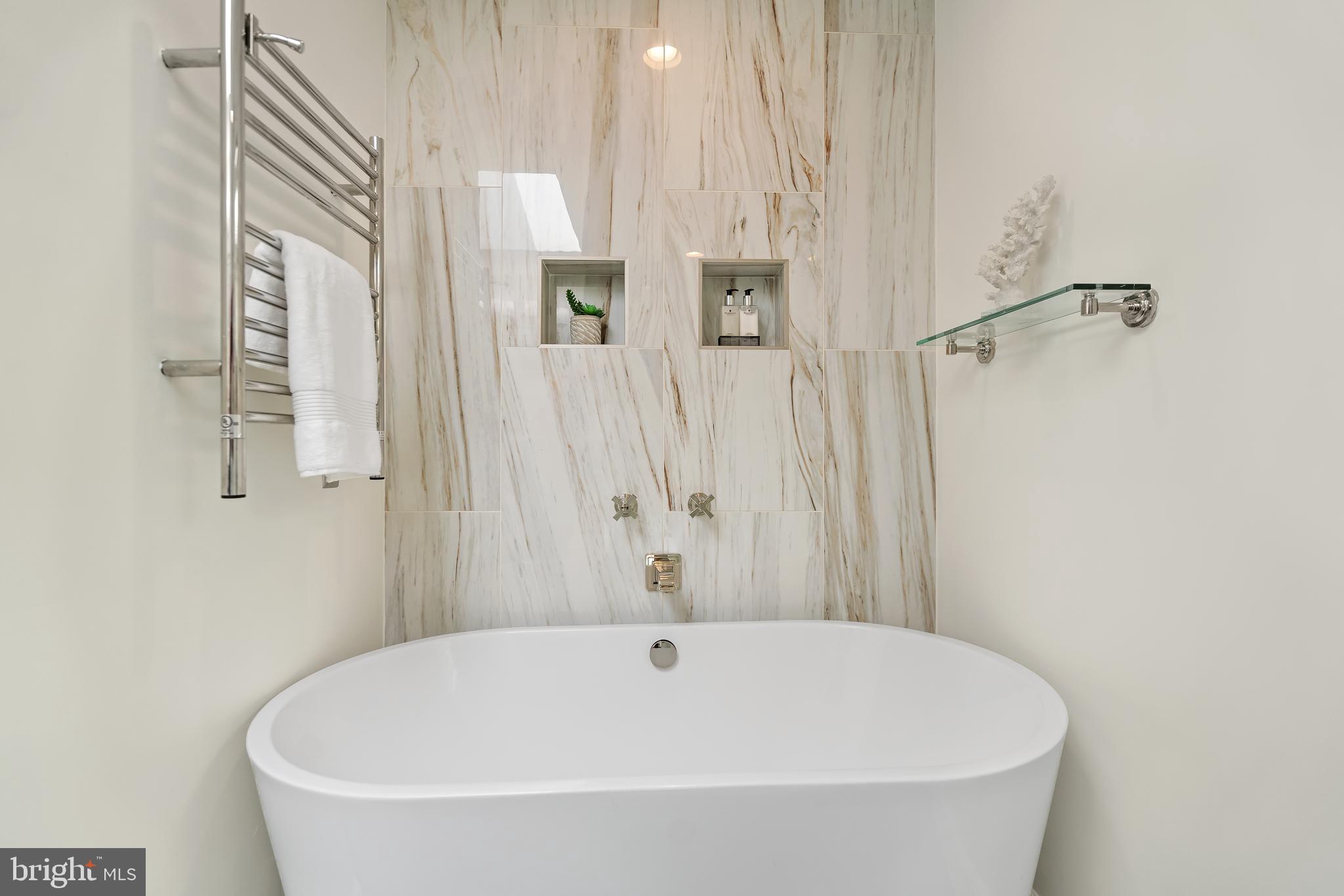 2517 I Street Northwest Washington, DC 20037 - Photo 22 of 37 Primary bathroom