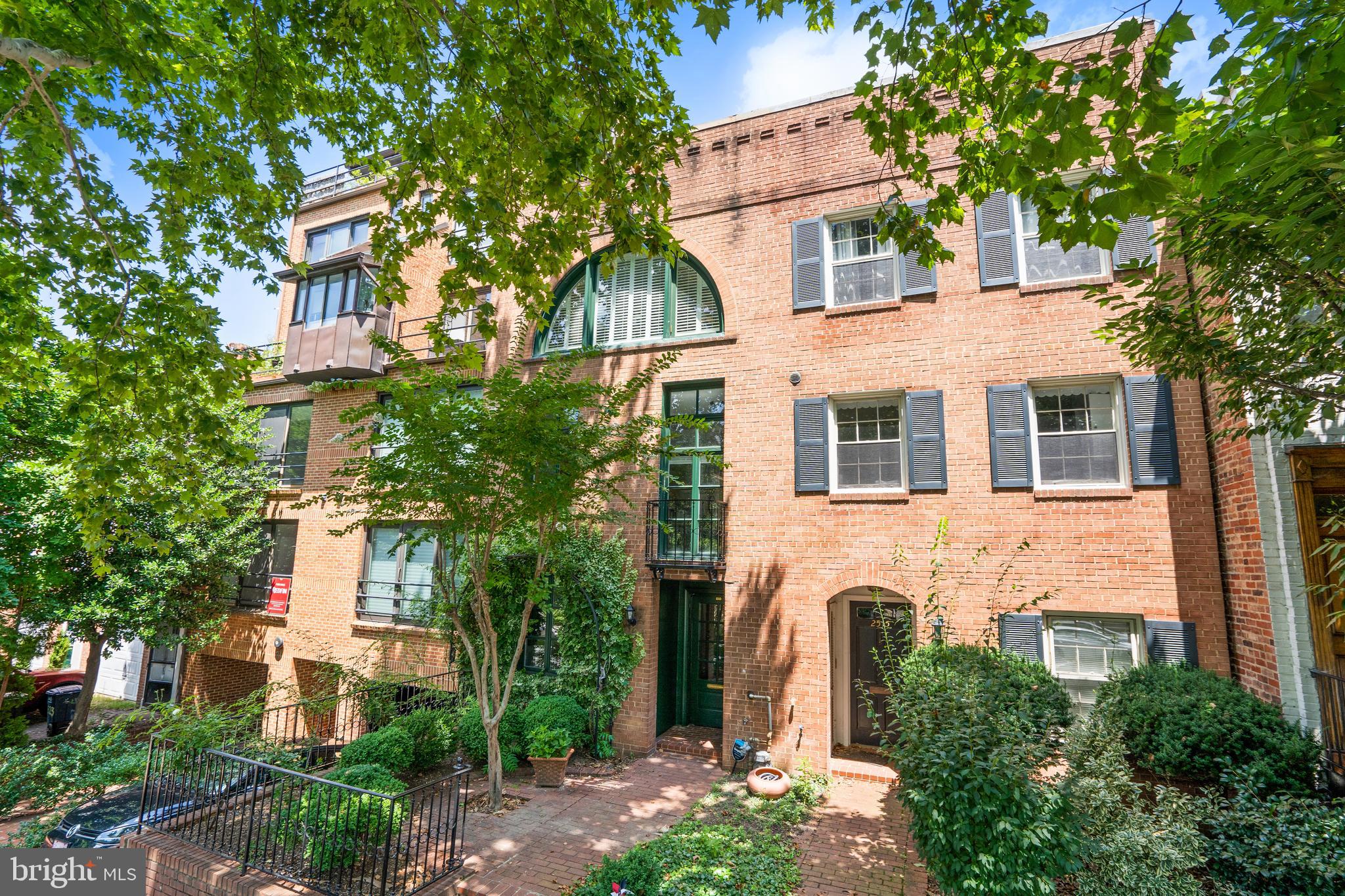 2517 I Street Northwest Washington, DC 20037 - Photo 31 of 37 Front exterior