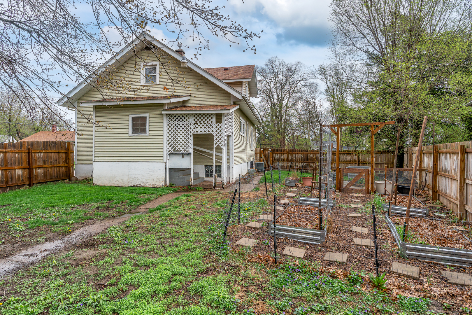 606 Indian Road Davenport, IA 52802 - Photo 2 of 21 Gallery Image 2