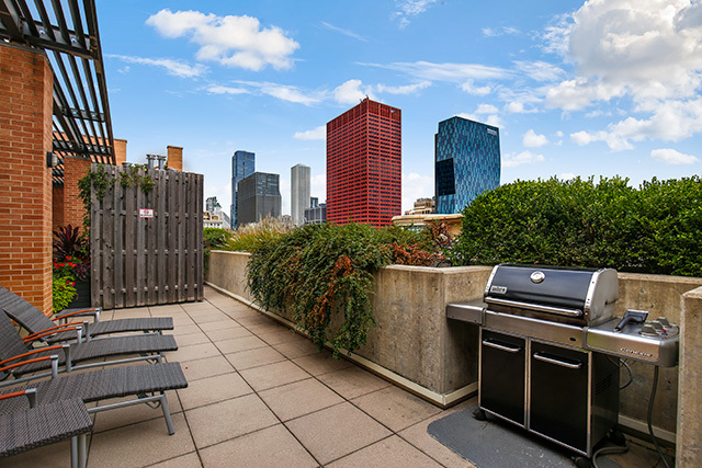 520 South State Street, Unit 711 Chicago, IL 60605 - Photo 24 of 28 a view of a terrace with chairs