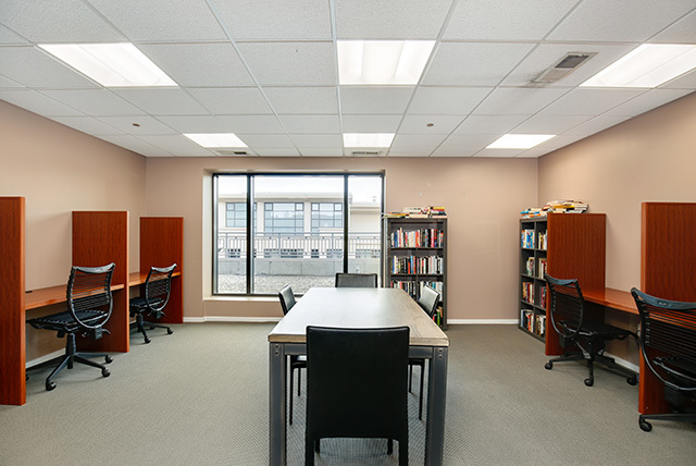520 South State Street, Unit 711 Chicago, IL 60605 - Photo 25 of 28 a room with furniture