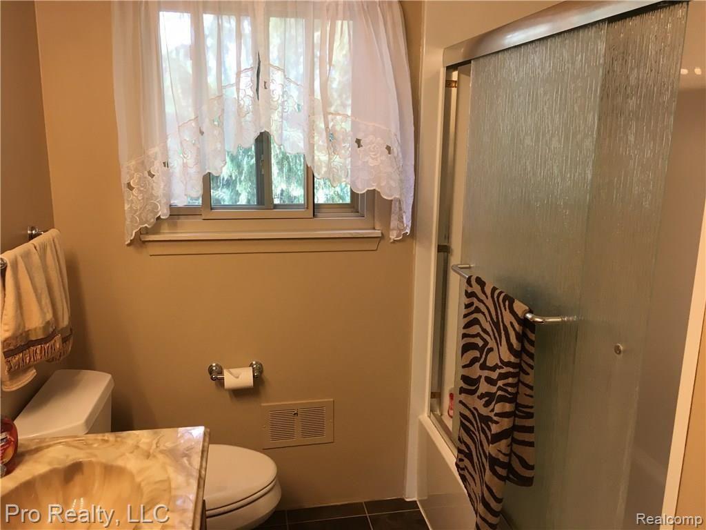 1700 Middle Road Highland, MI 48357 - Photo 32 of 40 IMG_3842.JPG