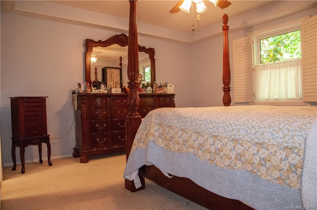 3901 Lake Road Charlotte, NC 28269 - Photo 15 of 29 Gallery Image 15