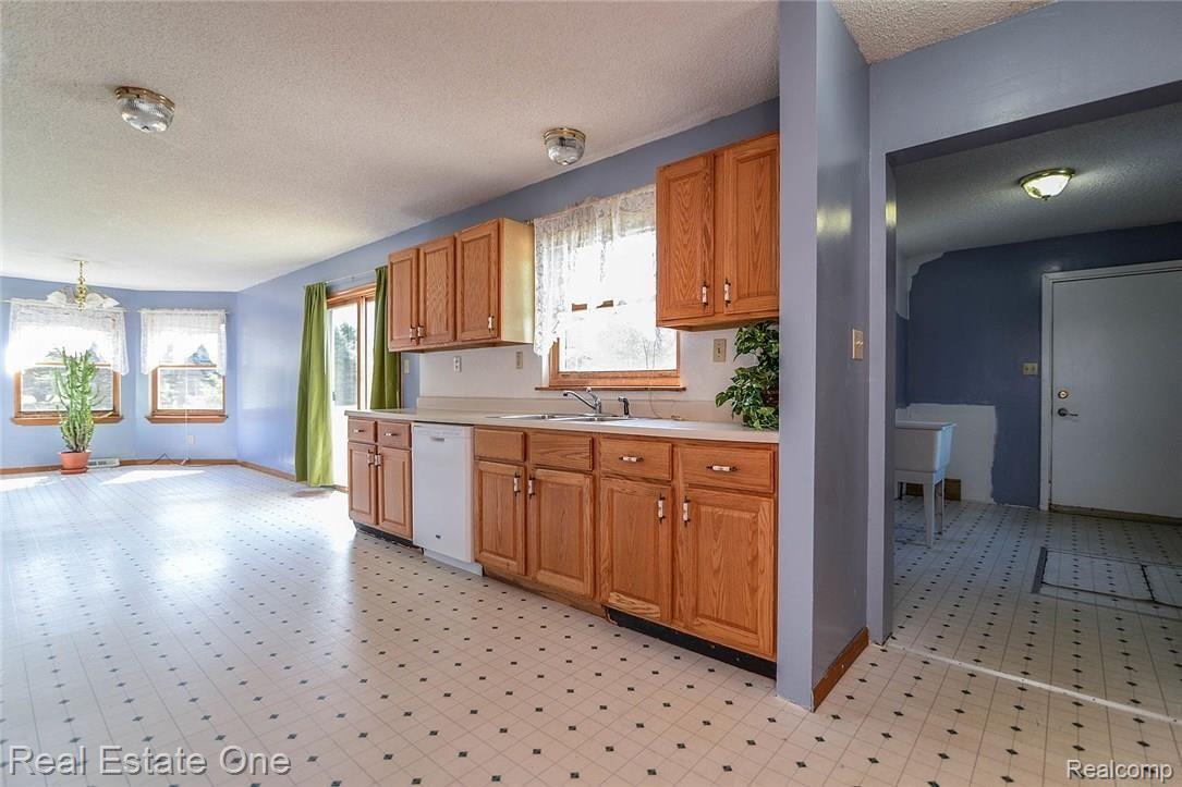 727 West Schafer Road Howell, MI 48843 - Photo 13 of 27 15_9.jpg