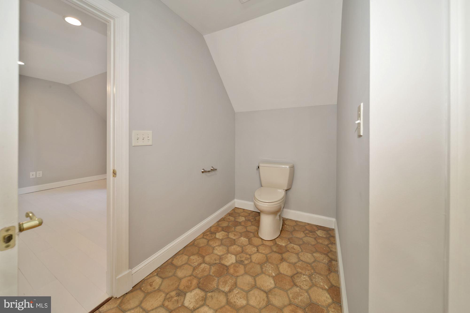 4103 Decatur Avenue Kensington, MD 20895 - Photo 22 of 32 Full Bathroom 3