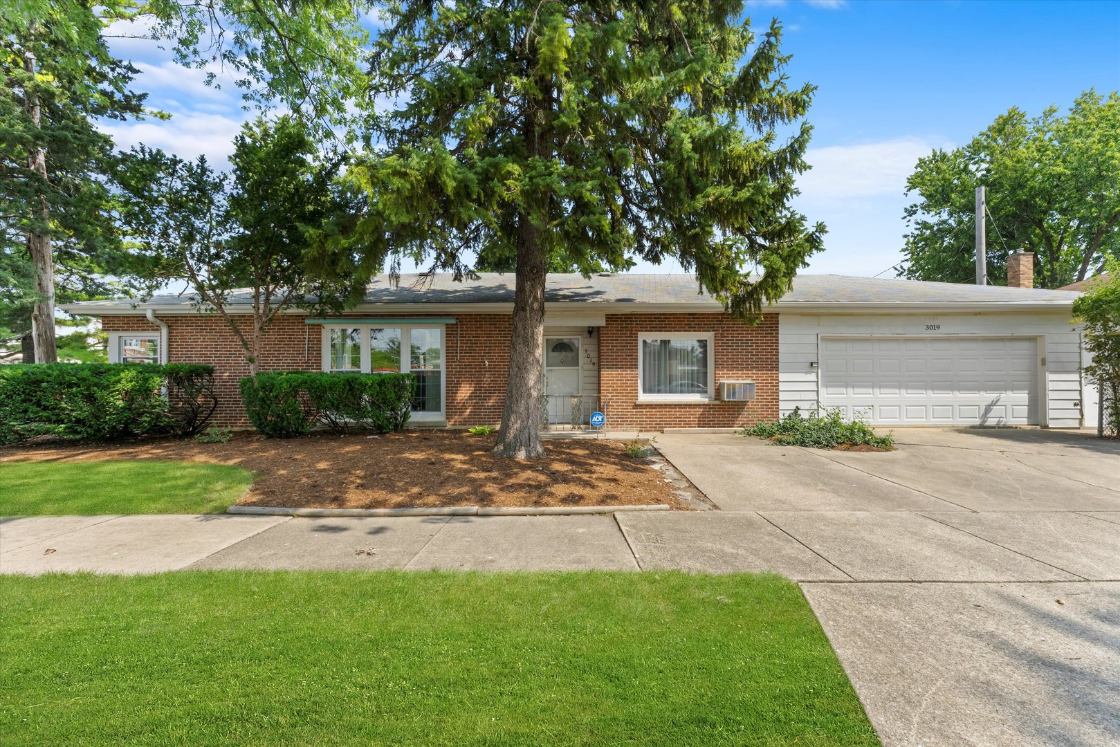 3019 Maple Avenue Brookfield, IL 60513 - Photo 1 of 28 Gallery Image 1