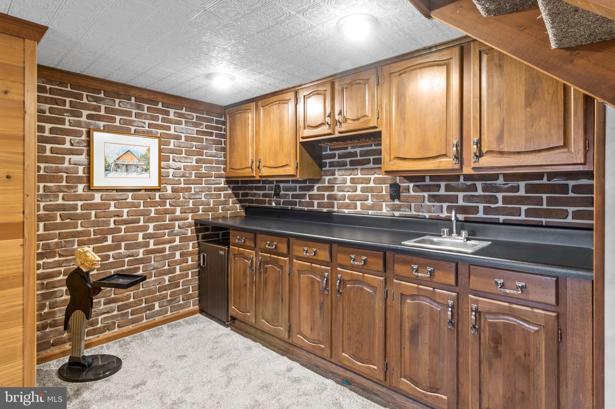 12419 Wyndom Road Philadelphia, PA 19154 - Photo 29 of 40 Wet bar.