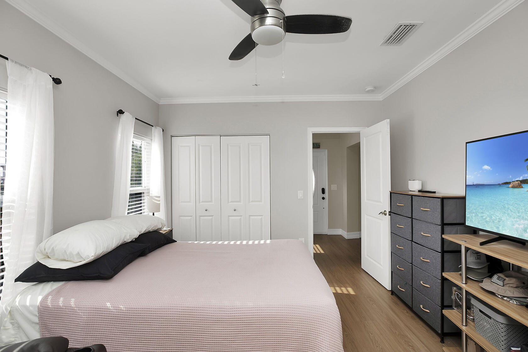 1632 Bogie Drive Big Pine Key, FL 33043 - Photo 28 of 47 a bedroom with a bed and a tv