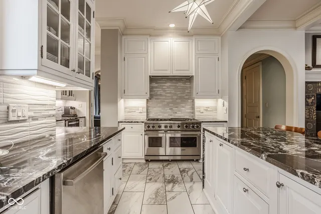 $2,599,000 | 290 Breakwater Drive, Fishers, IN 46037