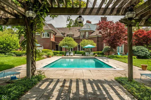 $2,599,000 | 290 Breakwater Drive, Fishers, IN 46037