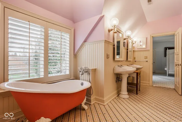 $2,599,000 | 290 Breakwater Drive, Fishers, IN 46037