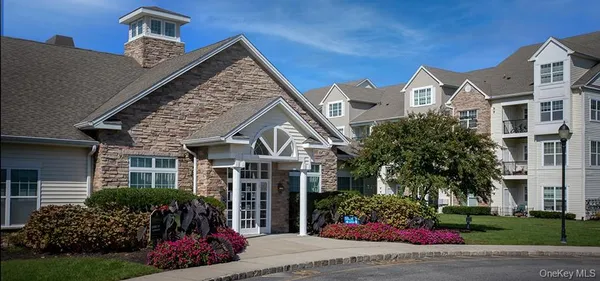 $3,115 | 1 Charles Pond Drive, Unit 2215, Coram, NY 11727