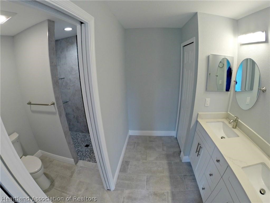 144 Lincoln Road Northwest Lake Placid, FL 33852 - Photo 11 of 19 a bathroom with a sink a toilet and shower