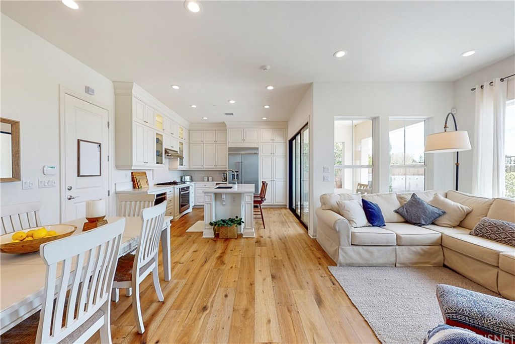 20706 Beech Circle Porter Ranch, CA 91326 - Photo 11 of 55 Gallery Image 11