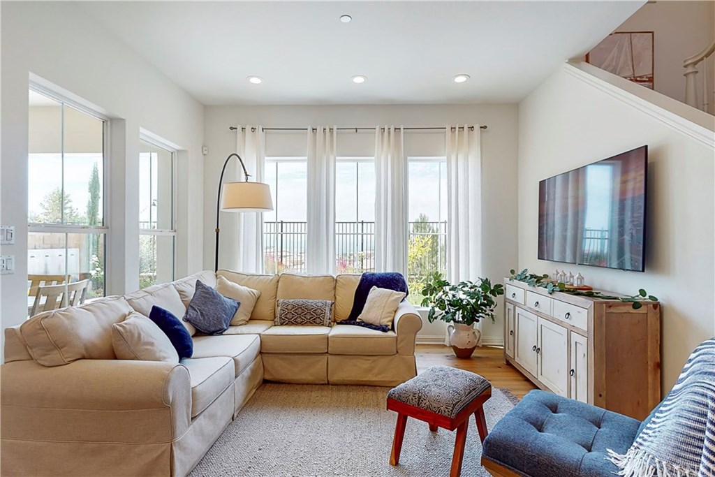 20706 Beech Circle Porter Ranch, CA 91326 - Photo 12 of 55 Gallery Image 12