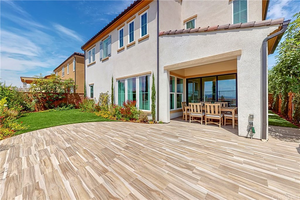 20706 Beech Circle Porter Ranch, CA 91326 - Photo 36 of 55 Gallery Image 36